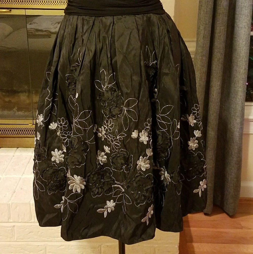 π€β¨ Camille La Vie Black Embellished Evening Dress 4P 4 Petite Stunner β¨π€ - Picture 5 of 6